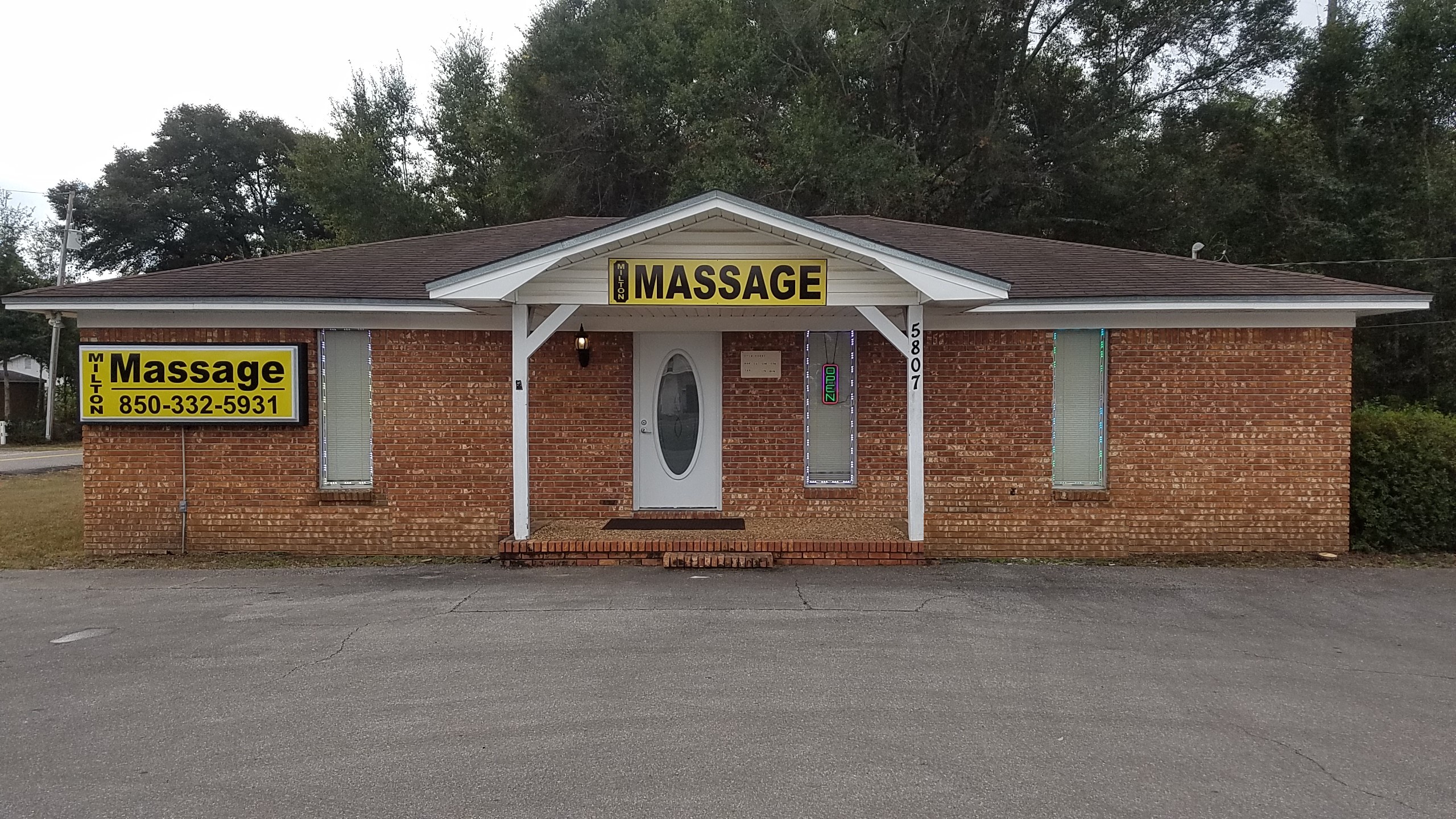 Exterior of Milton Massage on Hwy 90 in Milton, Florida